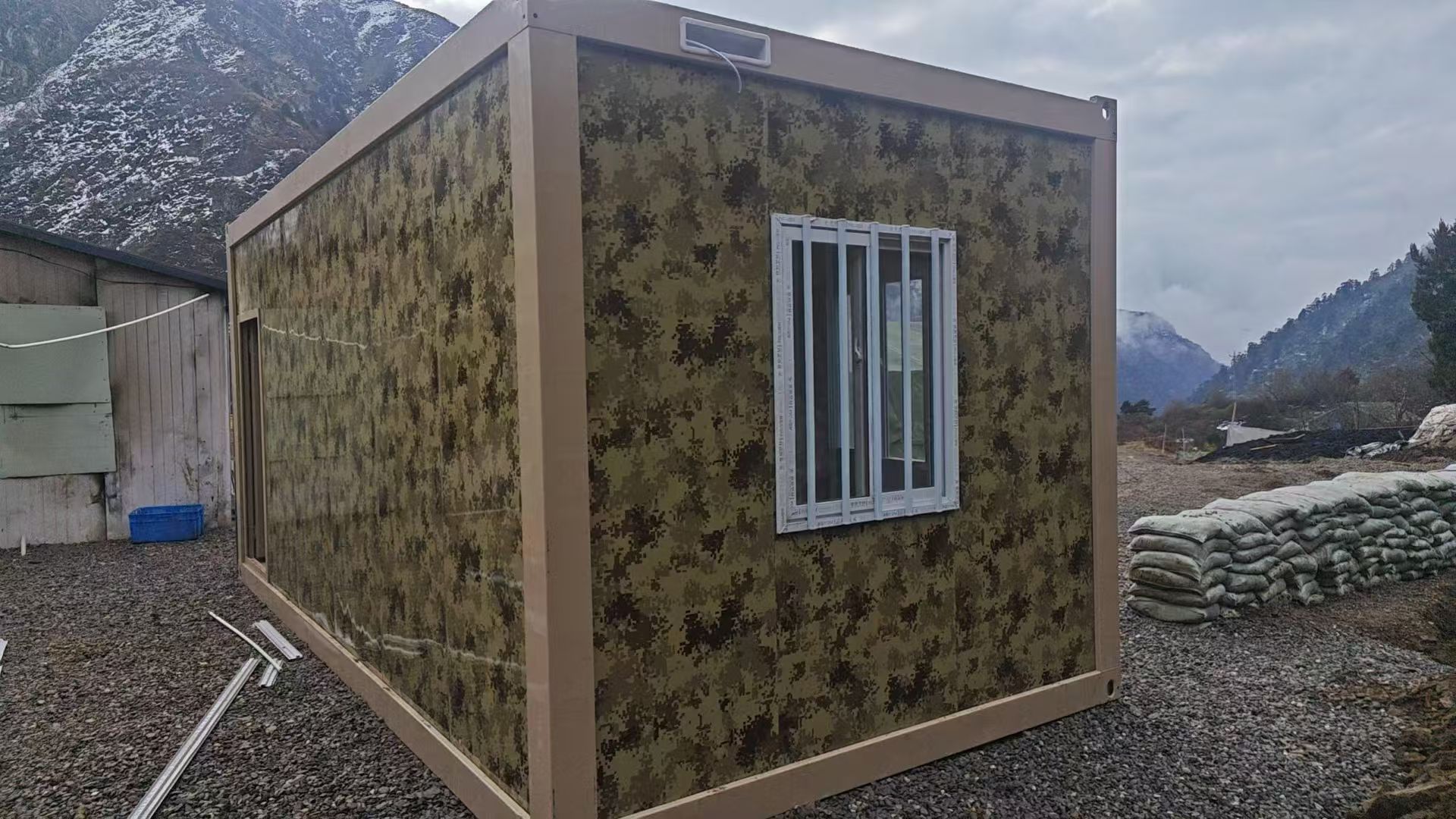 中國人民解放軍某部隊(duì)集裝箱